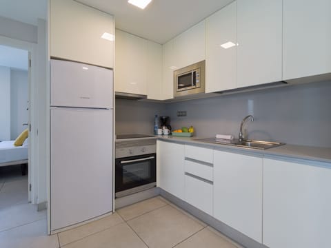 Standard Apartment | Private kitchen | Full-size fridge, microwave, oven, stovetop