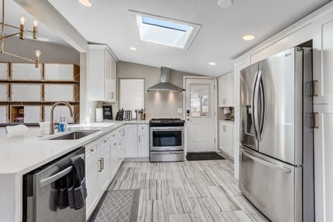 The modern, spacious and convenient kitchen is fully stocked with high-end appliances:  oven, dishwasher, refrigerator, toaster, blender,  coffee maker, electric tea pot, french press, decanter and all the utensils you need to make a gourmet meal!