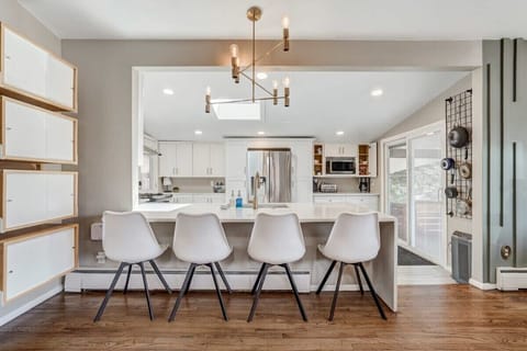 The breakfast bar is the perfect place for drinking smoothies and planning the day's  Pike's Peak area adventures!