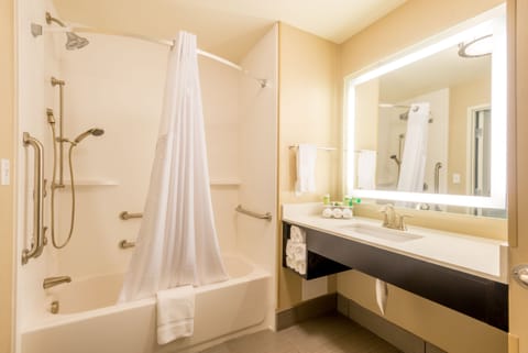 Suite, 2 Queen Beds, Accessible (Communications, Accessible Tub) | Bathroom | Free toiletries, hair dryer, towels