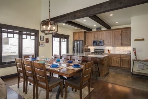 Dining Area with Seating for 8 People