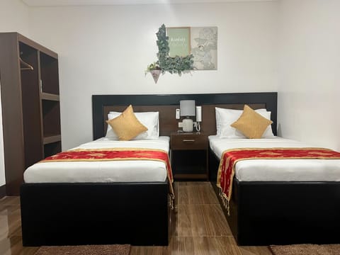 Standard Twin Room, 1 Twin Bed, Non Smoking, Private Bathroom | Laptop workspace, bed sheets