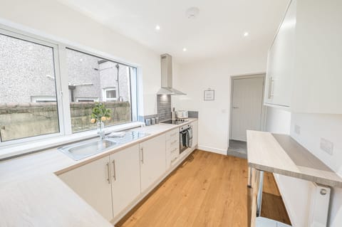 House, Ensuite | Shared kitchen