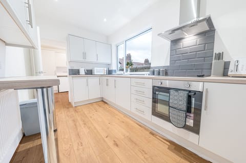 House, Ensuite | Shared kitchen