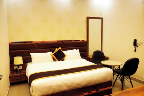 Deluxe Double Room | Egyptian cotton sheets, premium bedding, minibar, in-room safe