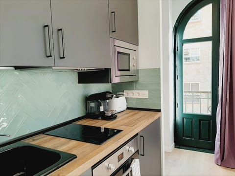 Deluxe Studio | Private kitchen | Full-size fridge, microwave, stovetop, dishwasher