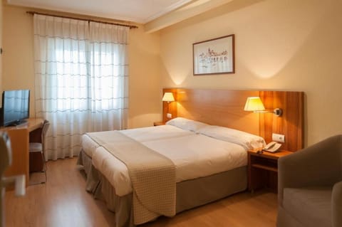 Traditional Double or Twin Room | Hypo-allergenic bedding, desk, laptop workspace, free WiFi