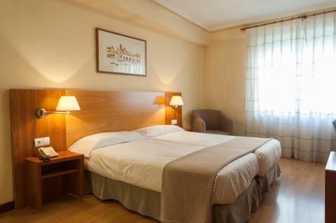 Traditional Double or Twin Room | Hypo-allergenic bedding, desk, laptop workspace, free WiFi