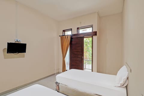 Deluxe Twin Room | Desk, laptop workspace, free WiFi, bed sheets