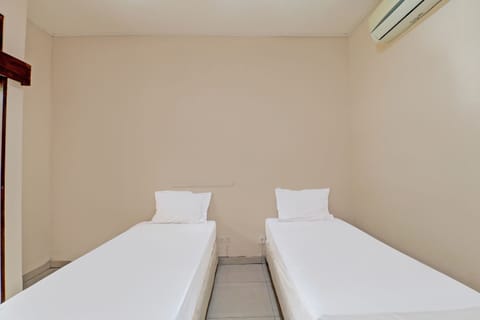 Deluxe Twin Room | Desk, laptop workspace, free WiFi, bed sheets