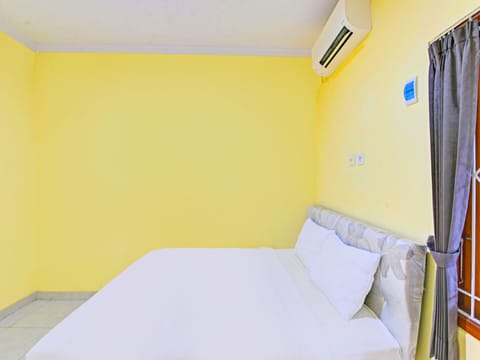 Standard Double Room | Free WiFi, bed sheets