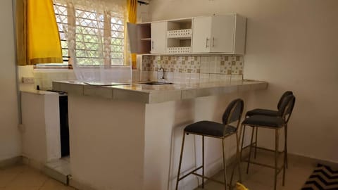 House | Private kitchen | Fridge, microwave, oven, stovetop