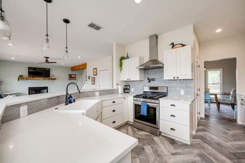 Gourmet fully stocked kitchen with lake views!