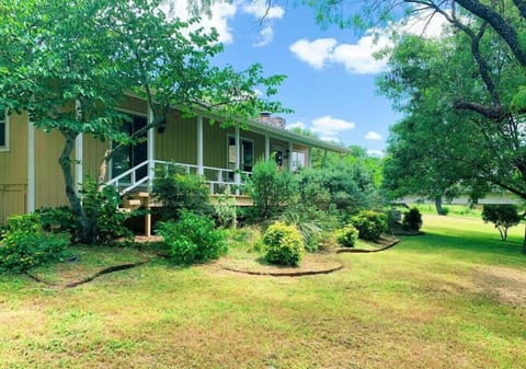 Classic 1970's river home, bathed in greenery