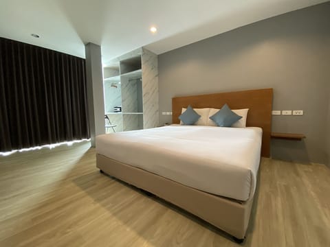 Superior Double Room | In-room safe, blackout drapes, bed sheets