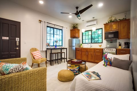 Signature Studio | Private kitchen | Microwave, cookware/dishes/utensils, paper towels