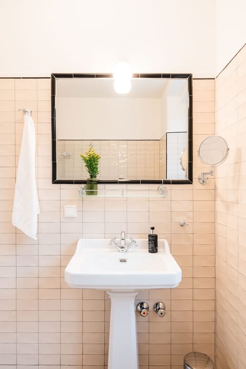 Kabinett Haus Kaiser | Bathroom | Hair dryer, bathrobes, towels, soap