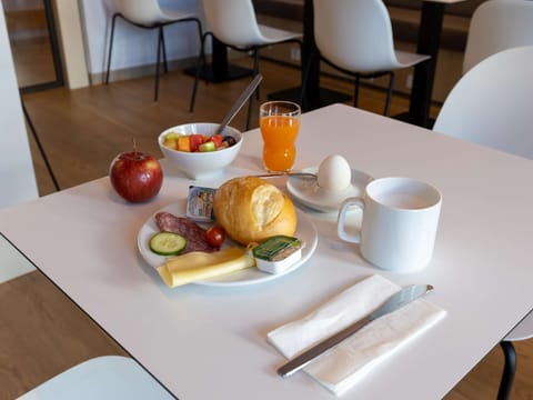 Daily buffet breakfast (EUR 12.9 per person)