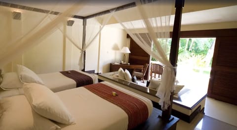 Pool Lagoon Suite | Minibar, rollaway beds, free WiFi, bed sheets
