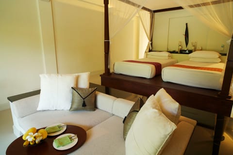 Pool Lagoon Suite | Minibar, rollaway beds, free WiFi, bed sheets