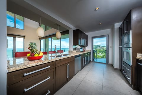 Penthouse, 4 Bedrooms (Diamante del Sol 801N) | Private kitchen | Fridge, microwave, stovetop, dishwasher