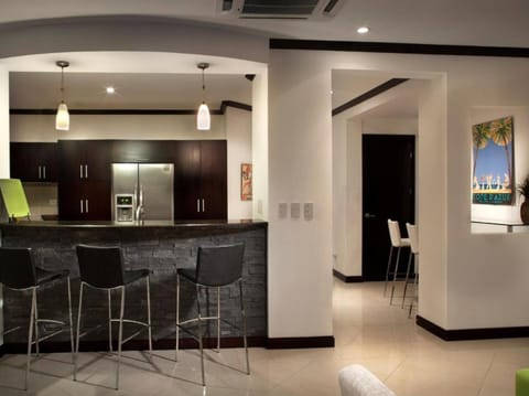 Apartamento, 3 habitaciones (Diamante del Sol 703N) | Private kitchen | Fridge, microwave, stovetop, dishwasher