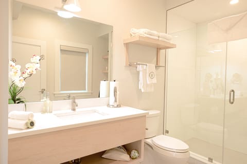 Luxury Suite, 1 King Bed, Non Smoking, Garden View | Bathroom | Shower, designer toiletries, hair dryer, towels