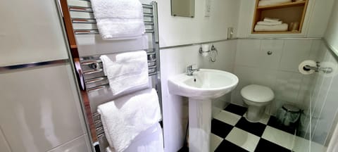 Standard Suite, Ensuite | Bathroom