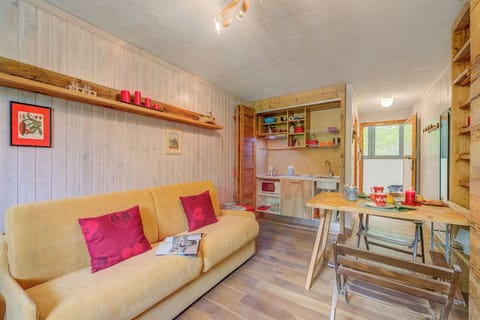 Standard Studio, Mountain View (Studio Abete Rosso 500m From Ski) | Living area | 21-inch flat-screen TV with cable channels, TV