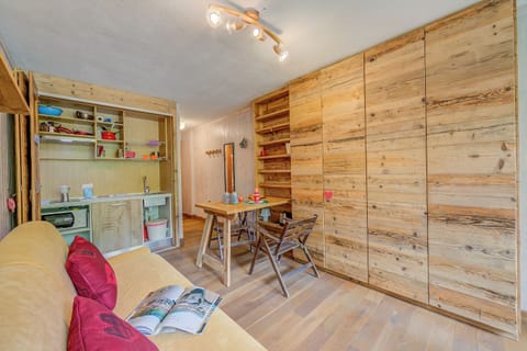 Standard Studio, Mountain View (Studio Abete Rosso 500m From Ski) | Private kitchen | Fridge, microwave, stovetop, electric kettle