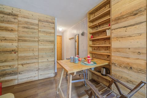 Standard Studio, Mountain View (Studio Abete Rosso 500m From Ski) | Living area | 21-inch flat-screen TV with cable channels, TV