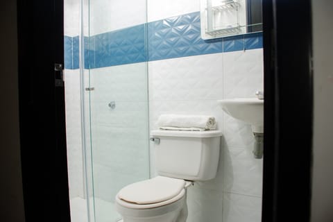 Standard Triple Room | Bathroom | Shower, towels