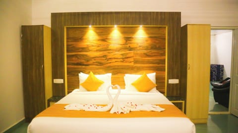 Superior Room | Select Comfort beds, desk, iron/ironing board, free WiFi