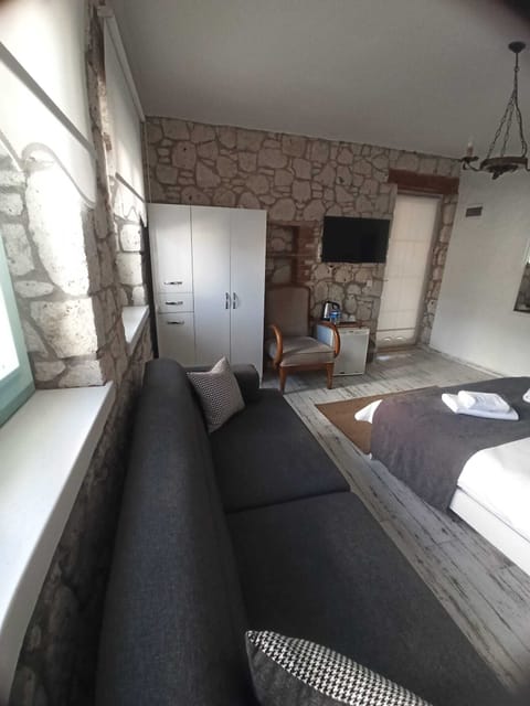 Deluxe Triple Room, Pool Access, Ground Floor | Premium bedding, free WiFi, bed sheets