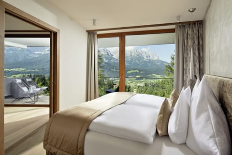 Superior Suite | Premium bedding, down comforters, minibar, in-room safe