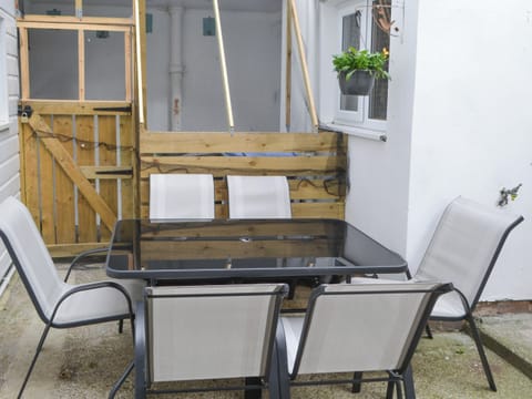 Outdoor area | Gloster House, Amble