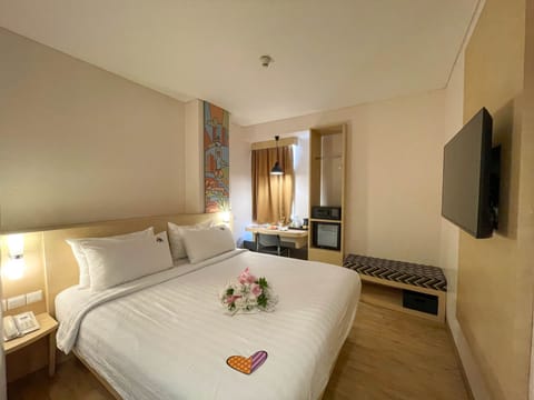 Standard Double Room | Desk, laptop workspace, free WiFi