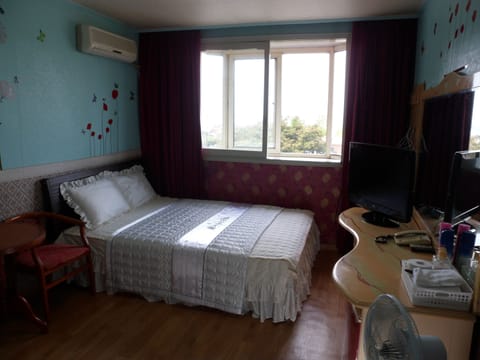 Basic Double Room | Blackout drapes, soundproofing, free WiFi, bed sheets
