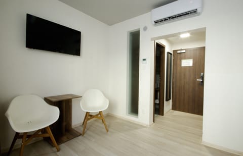 Classic Double Room | Minibar, desk, soundproofing, free WiFi