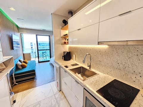 Comfort Apartment | Private kitchen | Fridge, microwave, blender, cookware/dishes/utensils