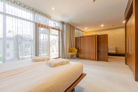 Deluxe Room, Terrace and Sauna | Minibar, in-room safe, desk, soundproofing