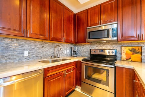 Condo, 2 Bedrooms | Private kitchen | Fridge, oven, coffee/tea maker, toaster