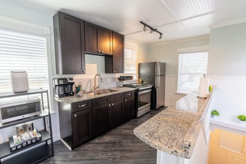 Florida Room | Private kitchen | Mini-fridge, microwave, coffee/tea maker, toaster