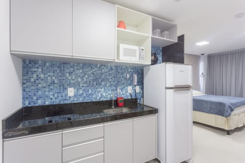 City Studio | Private kitchen | Fridge, microwave, stovetop, blender