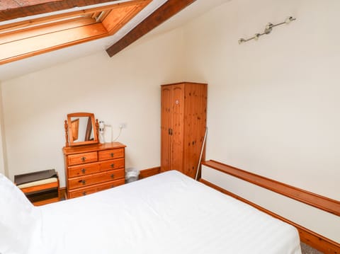 2 bedrooms, individually decorated, individually furnished, free WiFi