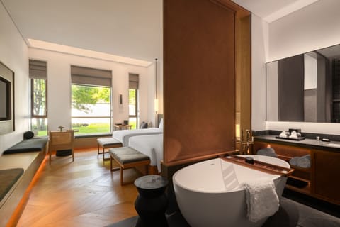 Basic Room | Bathroom | Separate tub and shower, designer toiletries, hair dryer, bathrobes