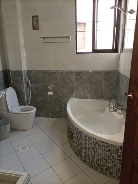 Apartment, 5 Bedrooms | Bathroom | Shower, rainfall showerhead, free toiletries, slippers