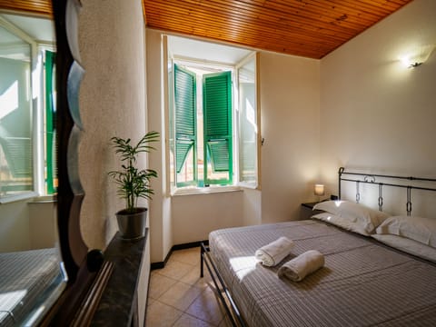 Basic Room, Non Smoking | Cribs/infant beds, free WiFi, bed sheets
