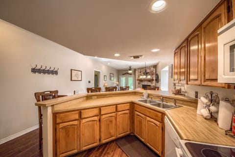 Fully stocked kitchen!