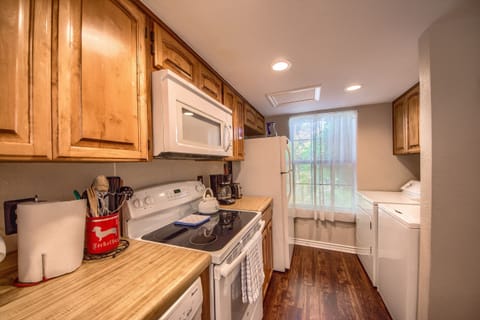 Fully stocked kitchen!